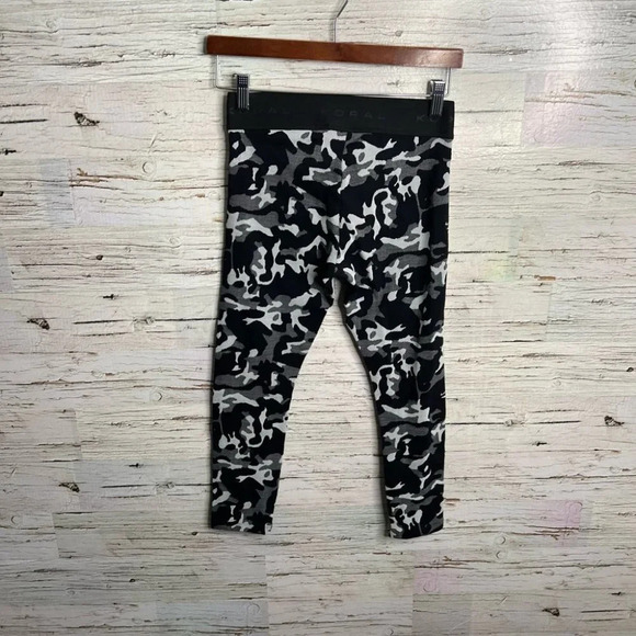 Koral Knockout Cropped Legging Black  Camo size medium gray black - Picture 8 of 8